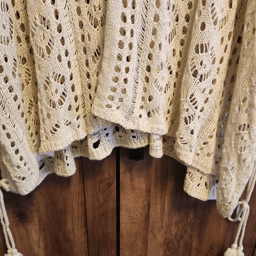Beachy Boho Open-Knit Hollow Cutout Poncho/Cover-Up/Shawl Ribbon W/Tassel Tie 3X - Picture 6 of 7